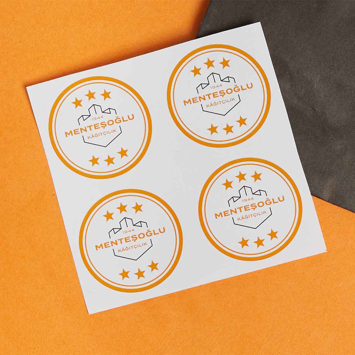Logo baskılı pelür kağıdı ile uyumlu özel tasarım stickerlar